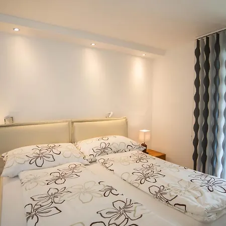 Haus Cristal - 1441m アパート *